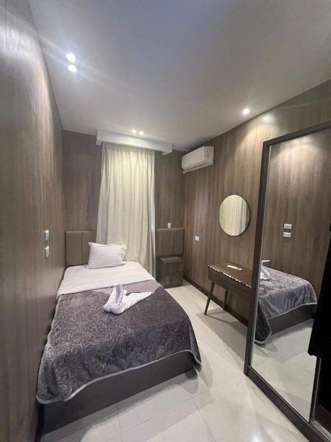 Hostel Rotana Palace